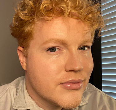 Credo's Education Manager, Joshua Pierce, worked at MAC and Makeup Forever and did Lady Gaga's makeup for her Superbowl Halftime Show before going clean beauty full time. Learn more in our interview!